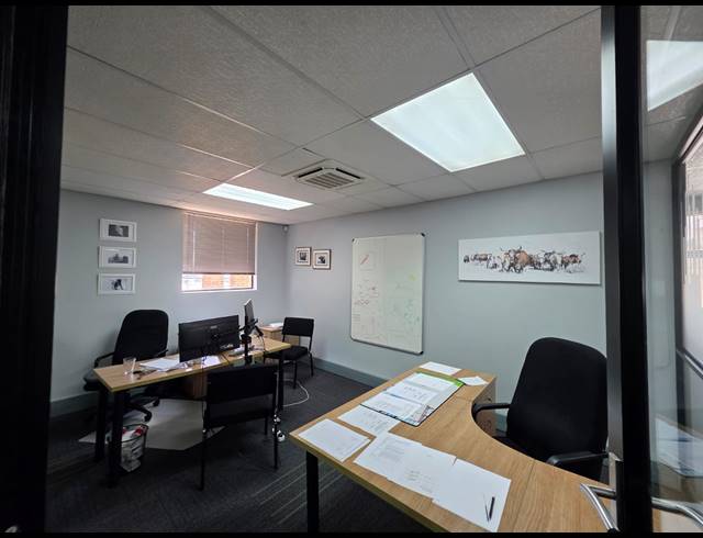 120M² OFFICE TO LET IN LANGENHOVENPARK